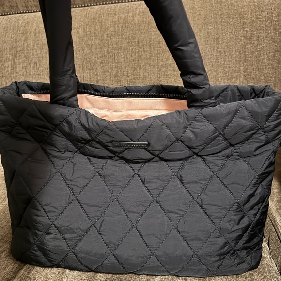 Poppy & Peonies Handbags - Poppy & Peonies Quilted Black Tote with Blush Pink Interior - Go Getter Tote